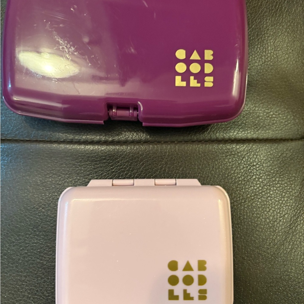 Caboodles Dual Case Set in Purple and Lavender - Picture 3 of 5